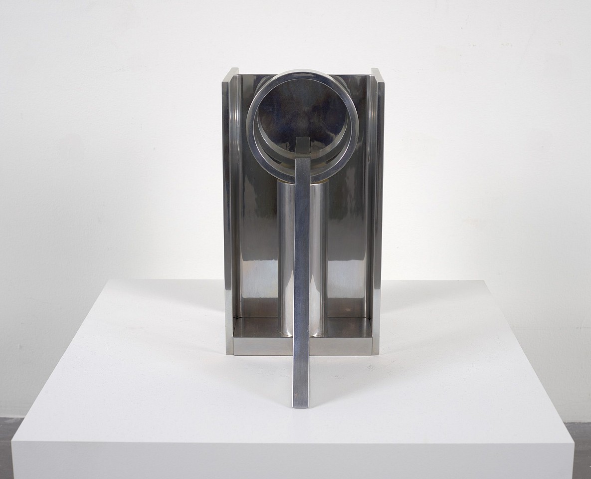 Alexander Liberman, Untitled, 1971
Polished aluminum, 14 5/8 x 13 1/2 x 8 in. (37.1 x 34.3 x 20.3 cm)
LIB-00002