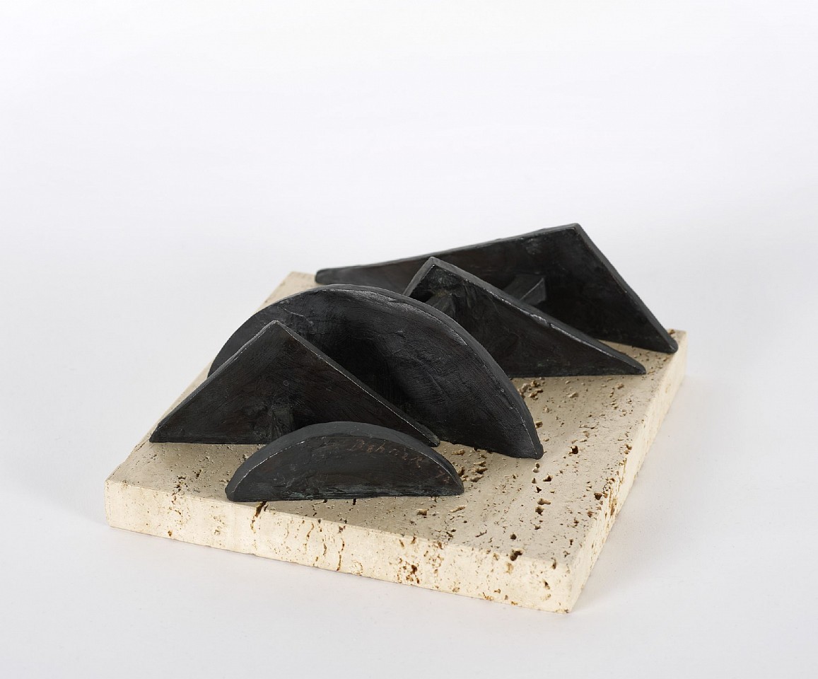 Dorothy Dehner, Blackbirds, 1972
Bronze on travertine base, 3 1/2 x 7 3/4 x 7 1/4 in. (8.9 x 19.7 x 18.4 cm)
DEH-00125